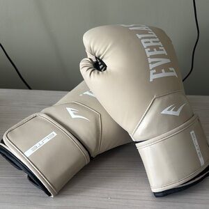 Everlast Elite Boxing Gloves - Beige and Black